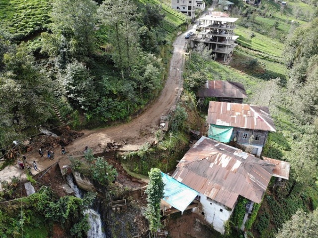 Rize'deki selde o beldeye ulaşım kesildi 4