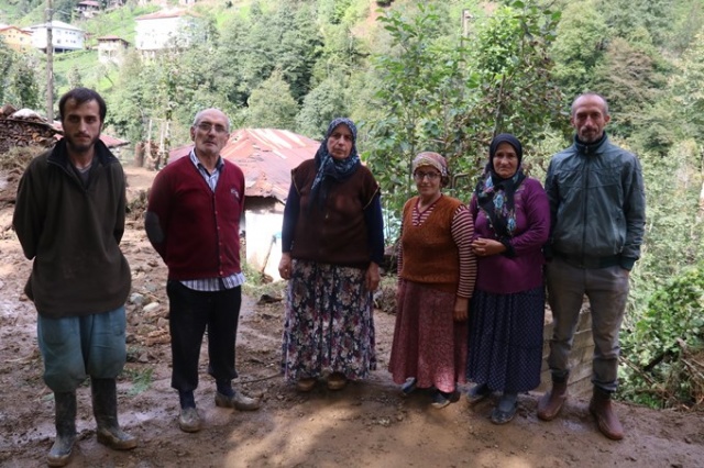 Rize'deki selde o beldeye ulaşım kesildi 5