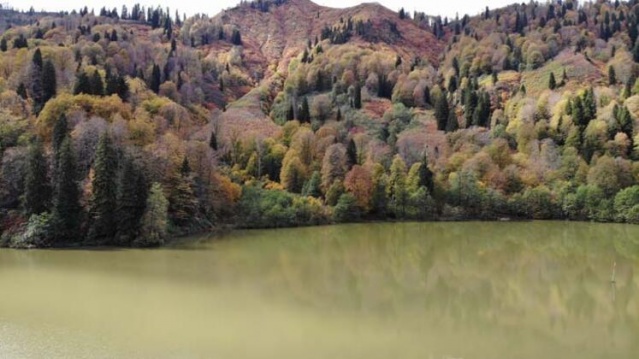 Borçka Karagöl'ün sonbahar güzelliği 5