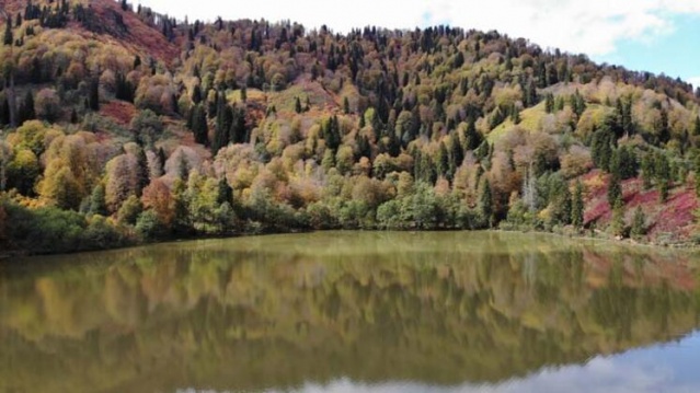 Borçka Karagöl'ün sonbahar güzelliği 4