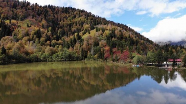 Borçka Karagöl'ün sonbahar güzelliği 6
