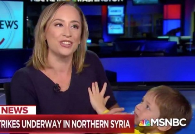 Amerikalı spiker, canlı yayında zor anlar yaşadı! 6