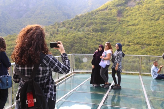 Bu cam seyir terasına çıkmak cesaret istiyor 2