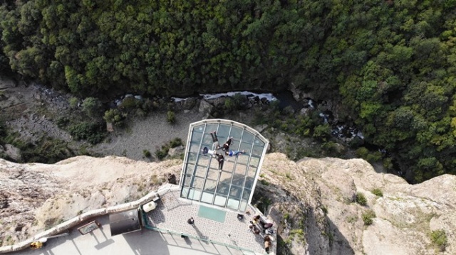 Bu cam seyir terasına çıkmak cesaret istiyor 12