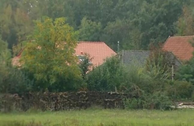 Dehşet evi! Dolabın arkasında gizli bir merdiven bulup aşağı indiler... 6