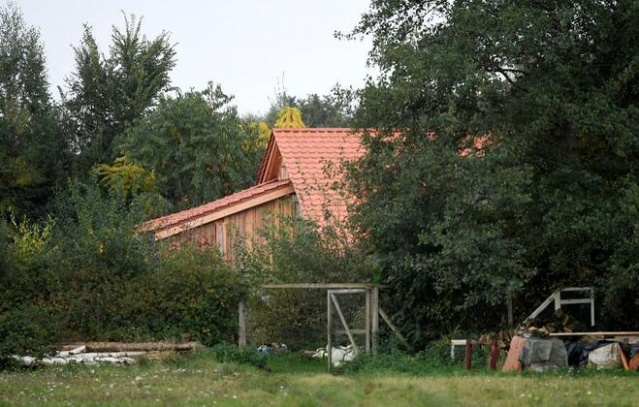 Dehşet evi! Dolabın arkasında gizli bir merdiven bulup aşağı indiler... 8