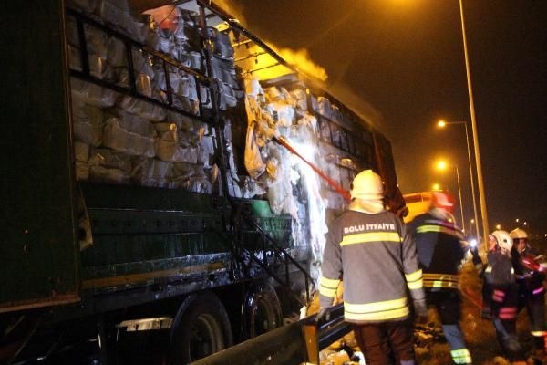 Lastiği patlayan TIR yandı, yol ulaşıma kapandı 6