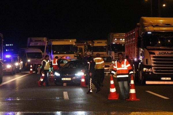 Lastiği patlayan TIR yandı, yol ulaşıma kapandı 7
