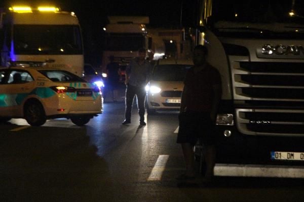 Lastiği patlayan TIR yandı, yol ulaşıma kapandı 5