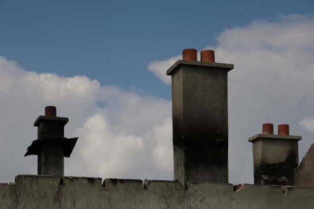 Lanet gibi... Gazeteciler çekim yaparken elbiseleri yanmaya başladı! 12