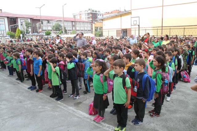 O ilçede okullarda İstiklal Marşı böyle okundu 4