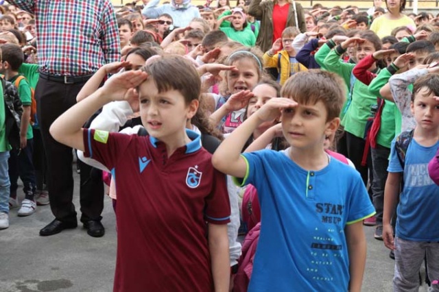 O ilçede okullarda İstiklal Marşı böyle okundu 5