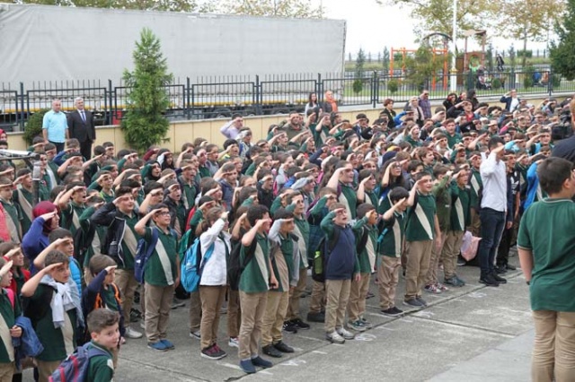 O ilçede okullarda İstiklal Marşı böyle okundu 6