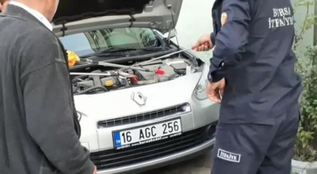 Satın aldığı otomobilden yılan çıktı 10