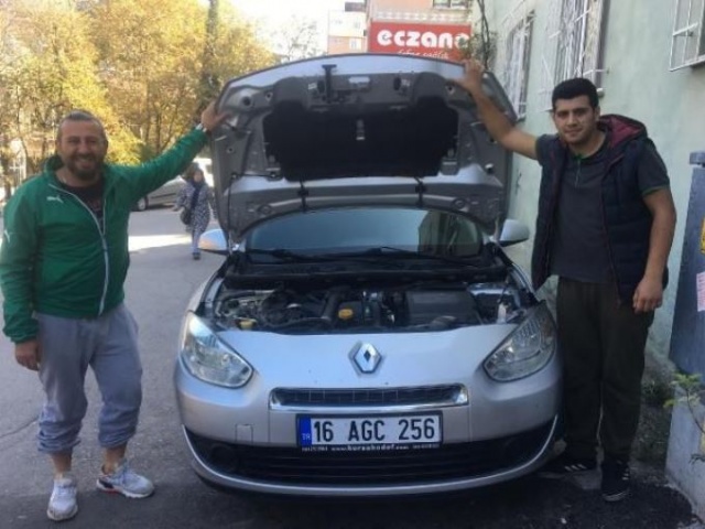 Satın aldığı otomobilden yılan çıktı 6