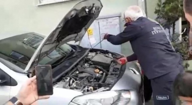 Satın aldığı otomobilden yılan çıktı 4