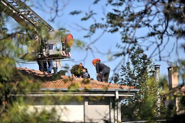 5 saatlik ikna çabaları sonuçsuz kaldı! 52 metreden aşağıya atladı 4