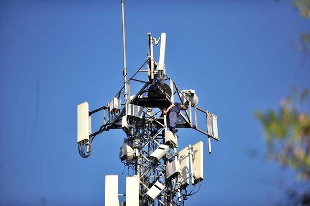 5 saatlik ikna çabaları sonuçsuz kaldı! 52 metreden aşağıya atladı 2