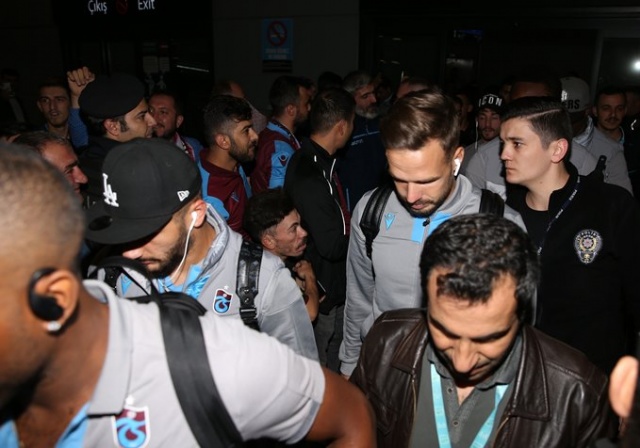 Trabzonspor'a İstanbul'da coşkulu karşılama 12