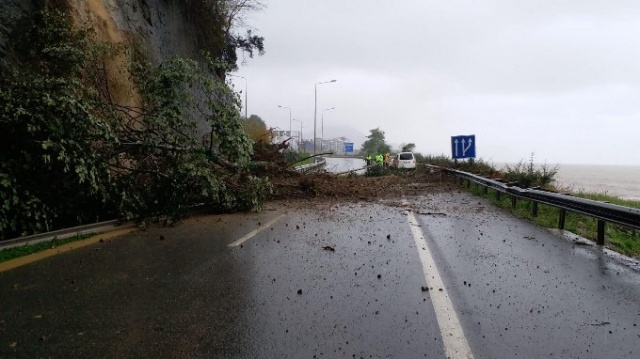 Giresun’da heyelan kazaya neden oldu: 3 yaralı 4