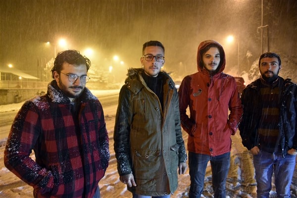 Zigana'da yağan kar sonrası kartopu savaşı! 12