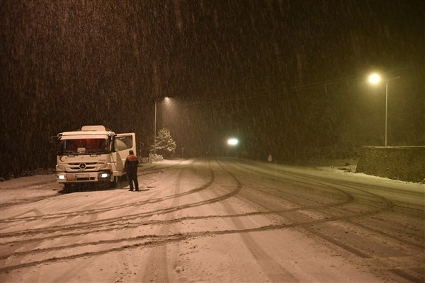 Zigana'da yağan kar sonrası kartopu savaşı! 11
