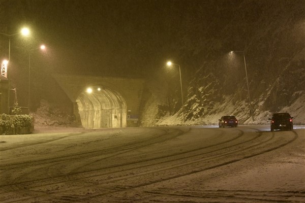 Zigana'da yağan kar sonrası kartopu savaşı! 4