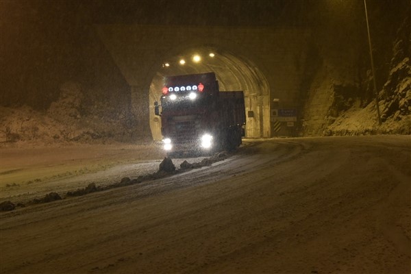 Zigana'da yağan kar sonrası kartopu savaşı! 14