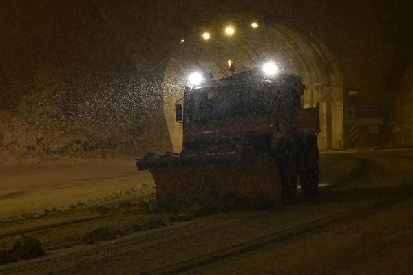 Zigana'da yağan kar sonrası kartopu savaşı! 17