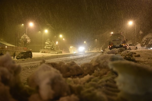Zigana'da yağan kar sonrası kartopu savaşı! 16