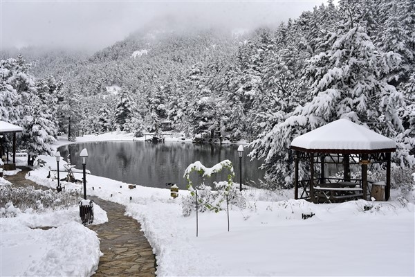 Beyazın en yakıştığı göl limni! 9
