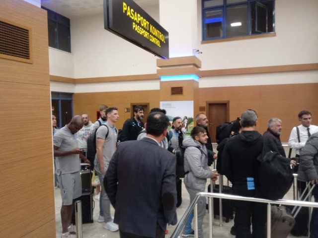 Trabzonspor, Krasnodar yenilgisi sonrası moralsiz şekilde Trabzon’a döndü 2