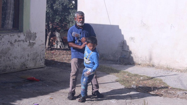 Ellerini plastik şişeye sokup bağlamak zorunda kaldılar! 7