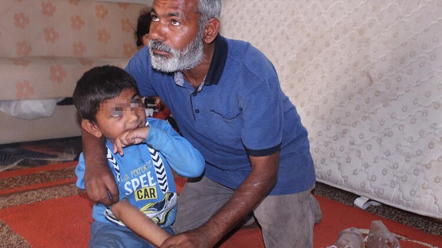 Ellerini plastik şişeye sokup bağlamak zorunda kaldılar! 4