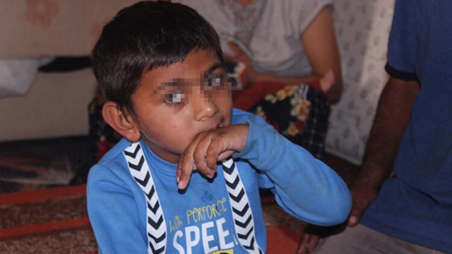 Ellerini plastik şişeye sokup bağlamak zorunda kaldılar! 5