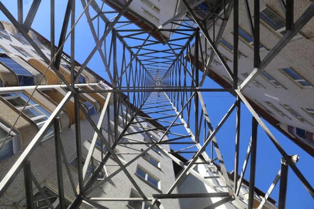 İki apartman arası yüksek gerilim! 7