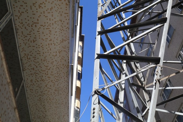 İki apartman arası yüksek gerilim! 6