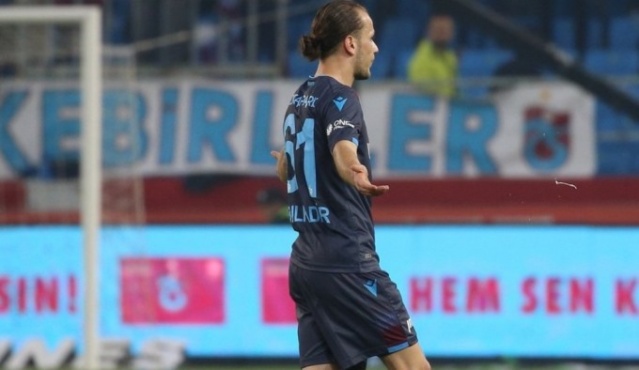 Abdülkadir'e gösterilen kırmızı kart için çarpıcı yorumlar 2