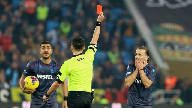 Abdülkadir'e gösterilen kırmızı kart için çarpıcı yorumlar 5