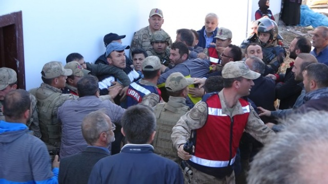 Trabzon'da yaylada yıkım gerginliği! Biber gazlı müdahale 35