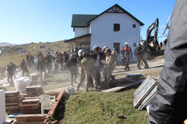 Trabzon'da yaylada yıkım gerginliği! Biber gazlı müdahale 38