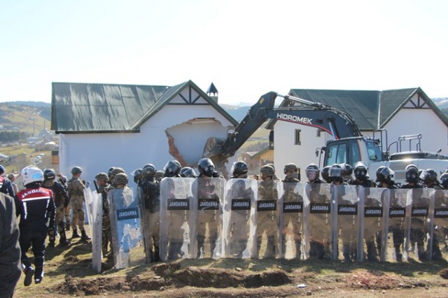 Trabzon'da yaylada yıkım gerginliği! Biber gazlı müdahale 45