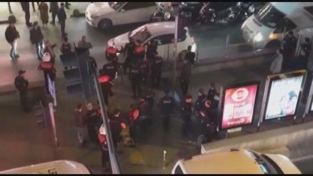 Genç kız 'imdat' çığlığı attı! Metro istasyonu karıştı 9