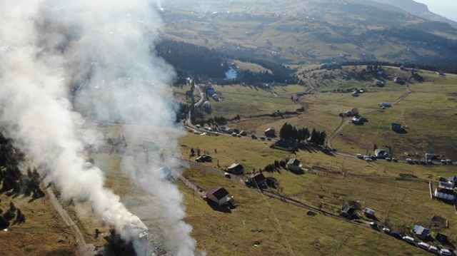 Yıkımı protesto için yayla evini ateşe verdiler 3