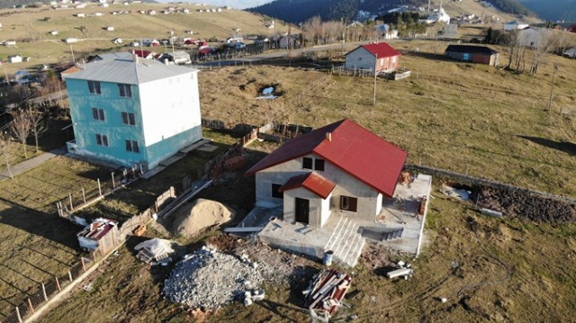 Devlet yıktı, o evini yeniden yaptı 8
