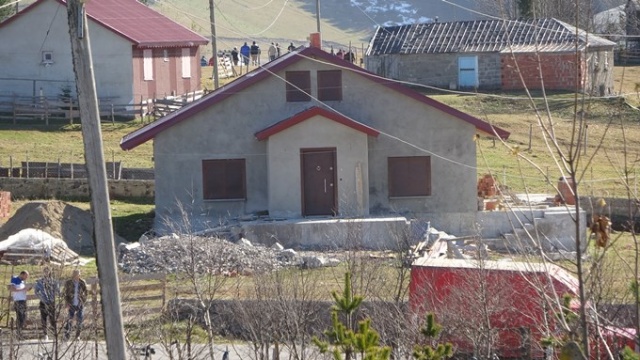 Devlet yıktı, o evini yeniden yaptı 9