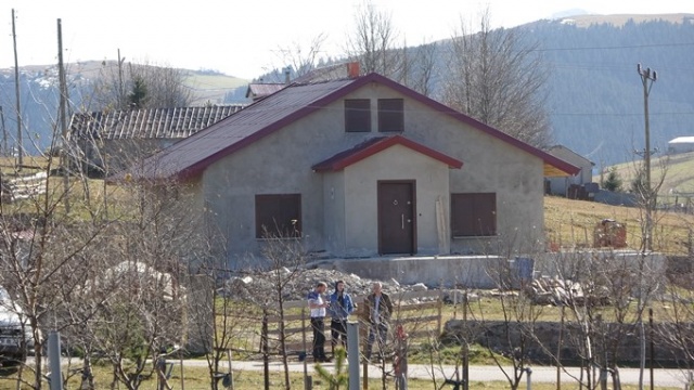 Devlet yıktı, o evini yeniden yaptı 12