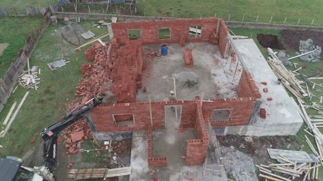 Devlet yıktı, o evini yeniden yaptı 10