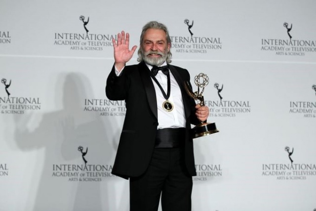 Haluk Bilginer Uluslararası Emmy Ödülleri'nde 'En İyi Erkek Oyuncu' ödülünü kazandı 6