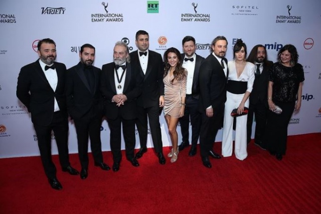 Haluk Bilginer Uluslararası Emmy Ödülleri'nde 'En İyi Erkek Oyuncu' ödülünü kazandı 12